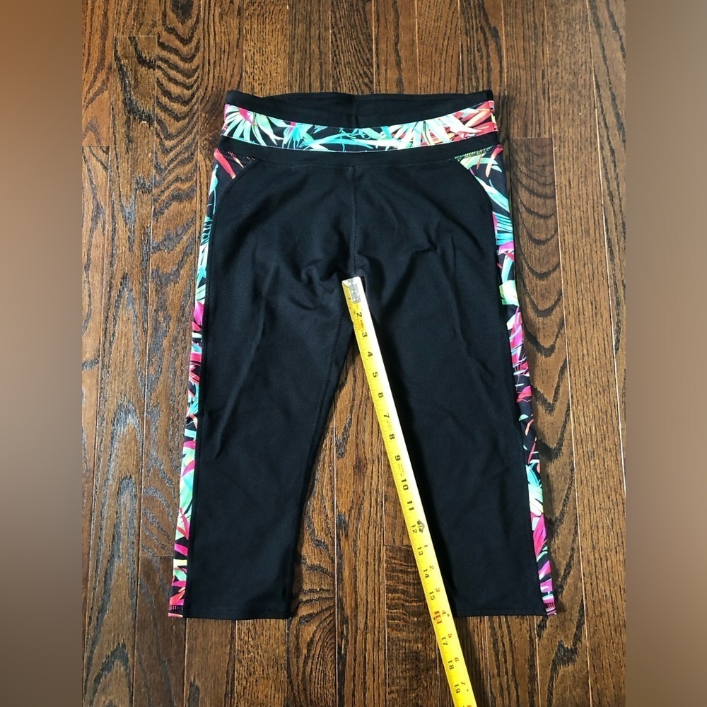 Fabletics Women’s S Camacan Black Stretch Capri Tropical Forest Print Leggings - Picture 6 of 10